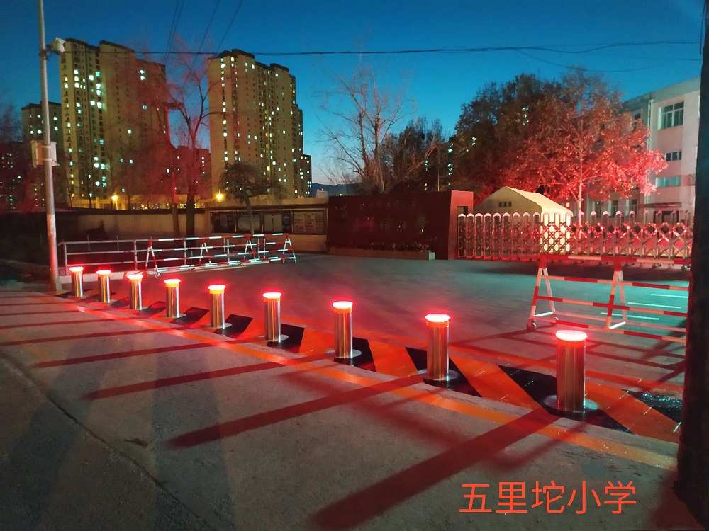 防控升降柱